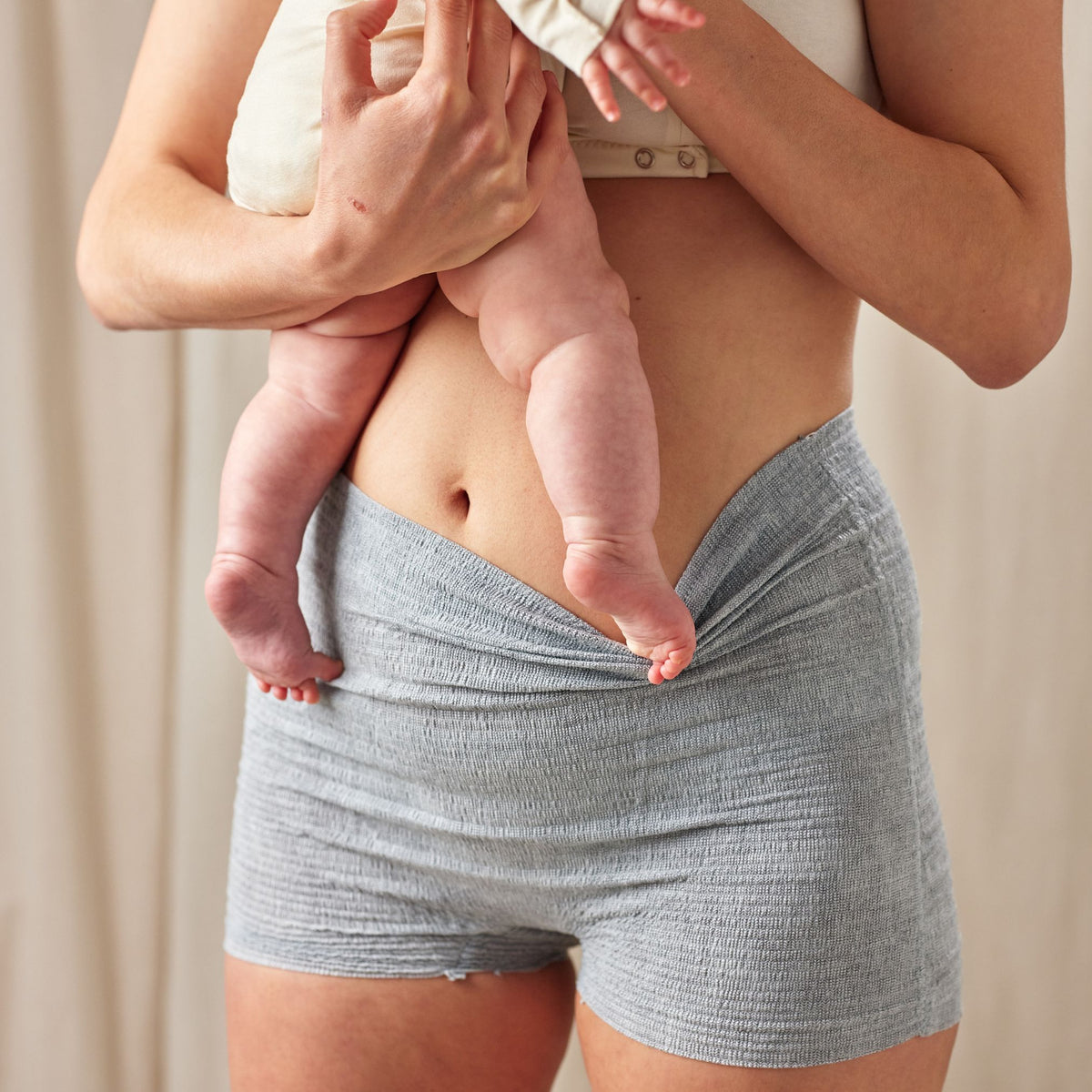 Set pentru bagajul de maternitate We are Mammas – lenjerie unica folosinta + absorbante postpartum